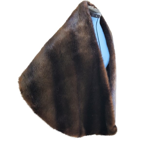 2000s to modern Faux Fur Stole made by Silk and Sable - Picture 3 of 9